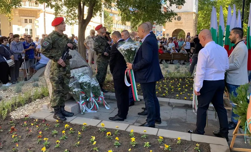 Плевен отбеляза 117 г. от обявяването на Независимостта на България/СНИМКИ/