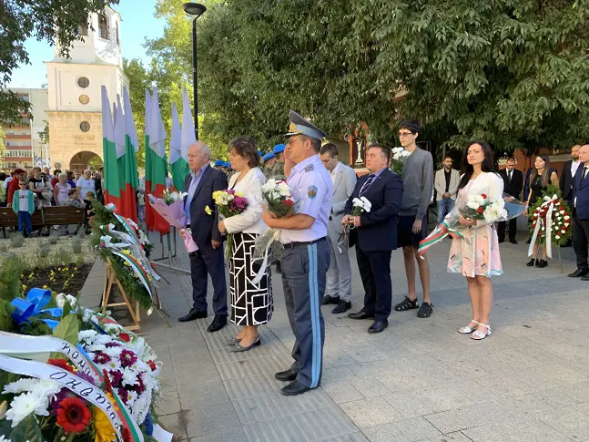 Плевен отбеляза 117 г. от обявяването на Независимостта на България/СНИМКИ/