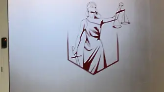 Мярка за неотклонение на петима за разпространение на високорискови наркотични вещества