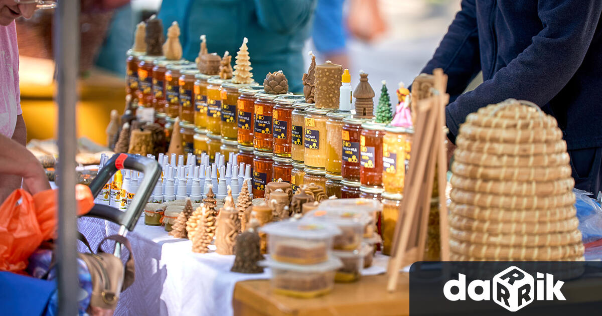 Традиционният Фермерски пазар в Плевен посрещна този петък своите посетители