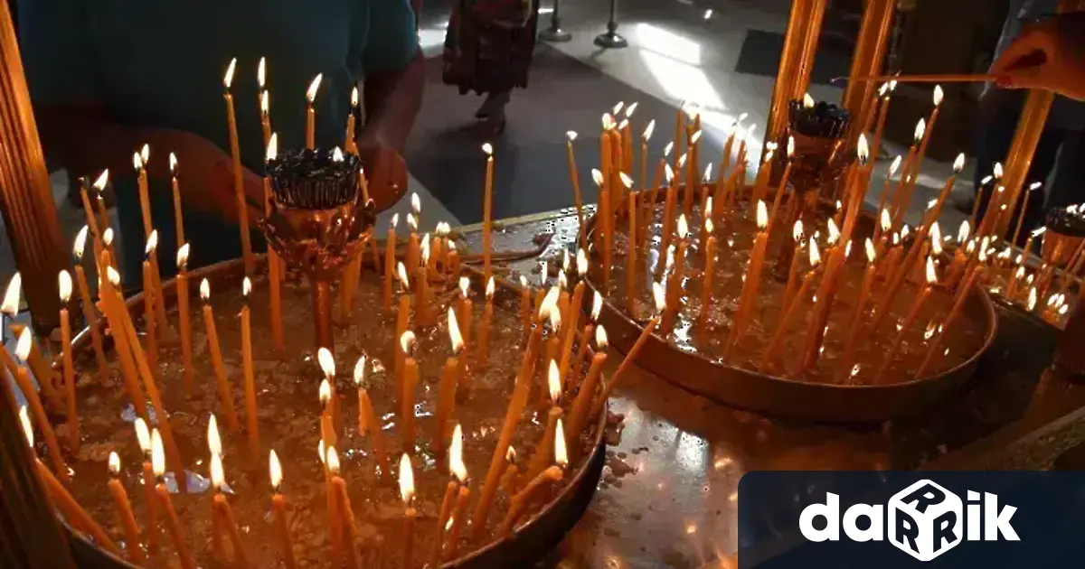 На 24 ти септември Православната църквапочита Светапървомъченица и равноапостолнаТекла Текла била