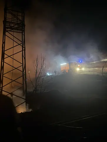 Под контрол е ситуацията с пожара в бившата рафинерия „Плама“