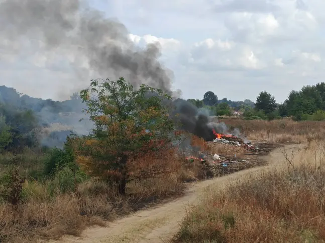 Три пожара в рамките на минути вдигнаха на крак огнеборците в Стамболийски