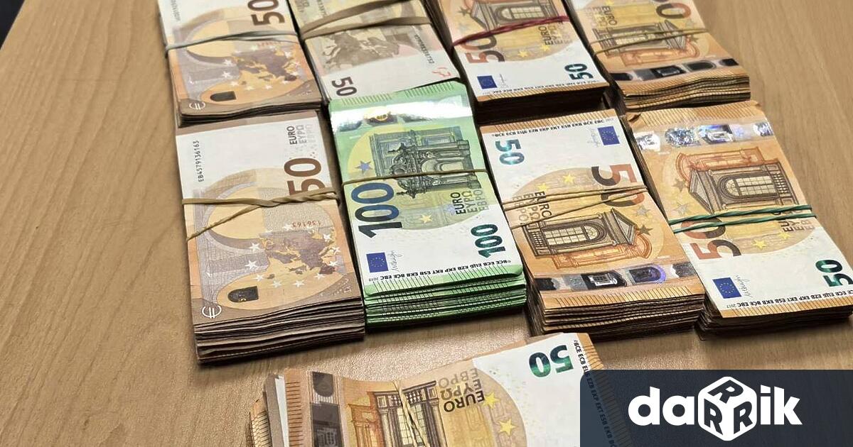 Недекларирани близо 160 000 евро задържаха митничарите на Капитан Андреево
