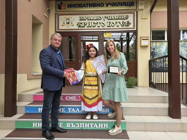 Най-високи отличия за възпитаничка на НУ "Христо Ботев" от фестивал "Традиция и наследство"