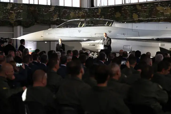 Открит е теч на гориво на първия доставен български F-16