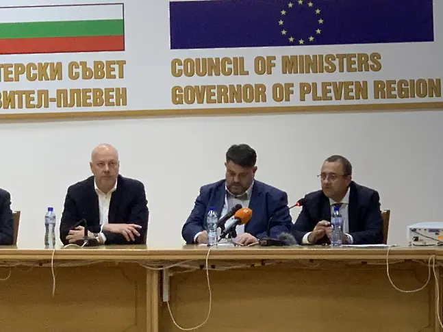 Министър Иван Иванов: Полагат се усилия водният режим в Плевен да приключи до Нова година