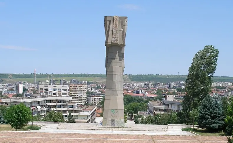 Тази вечер: Осветяват в червено паметника „Майка България“ в Плевен за Световния ден на сърцето 
