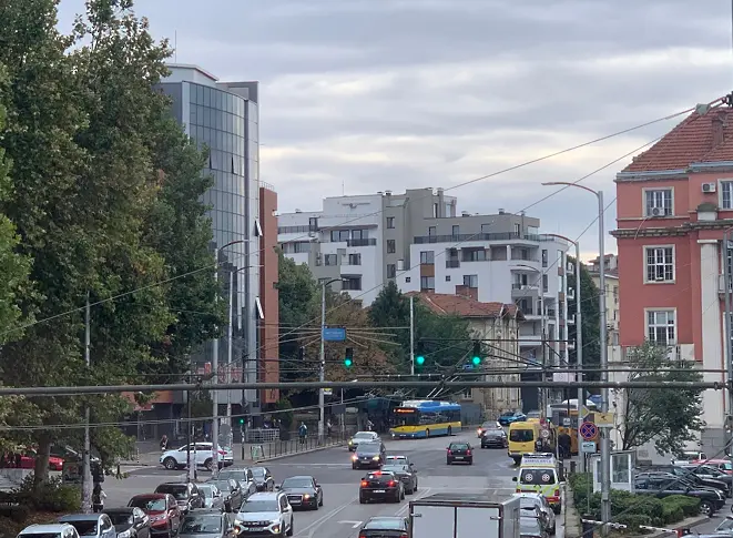 Във вторник времето ще е предимно облачно с максимални температури между 18° и 20°