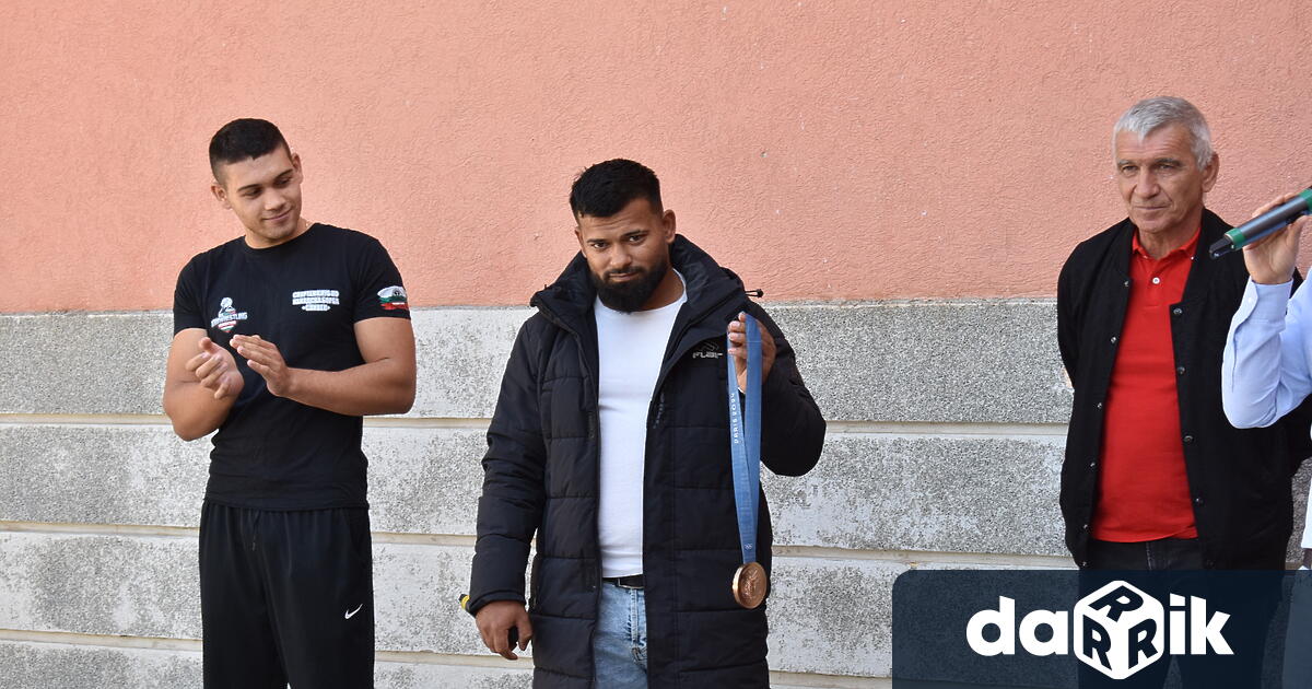 Олимпийският медалист по вдигане на тежести Божидар Андреев световният шампион