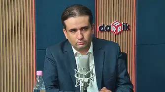 Божанов: Пеевски заплашва, защото държи папки с компромати!