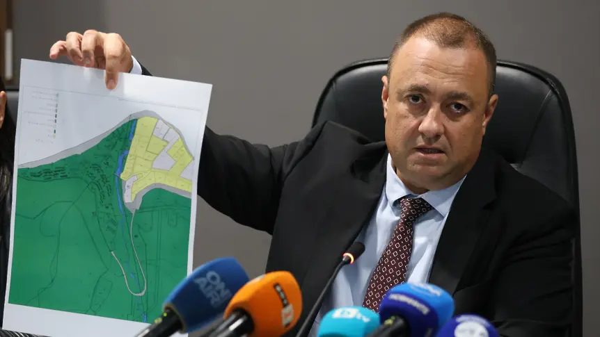 Регионалният министър: Има сгради, построени върху река в Елените