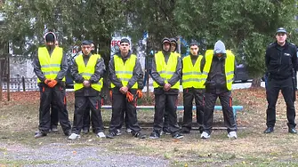 10 затворници чистят кофите за боклук в столичния район „Красно село“