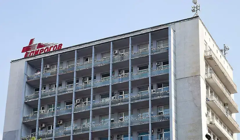 Бебе е в „Пирогов“ след обгазяване