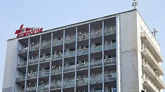 Бебе е в „Пирогов“ след обгазяване