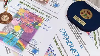 Високи отличия за деца от арт школа „Колорит“ от Международната изложба –конкурс „Децата рисуват цветята, морето, света…“ – Поморие 2025