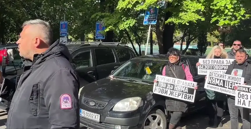 „Детският живот няма цена“ – нов протест след смъртта на 6-годишния Ангел