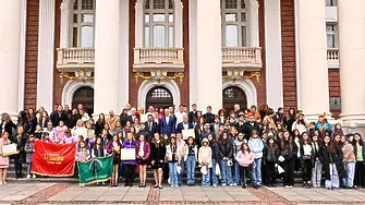 Народният театър засия със „Светилник“