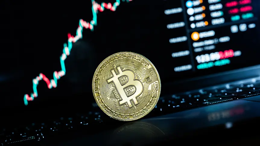 Какво става със златото и биткойна? Защо скочиха рекордно?