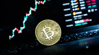 Какво става със златото и биткойна? Защо скочиха рекордно?