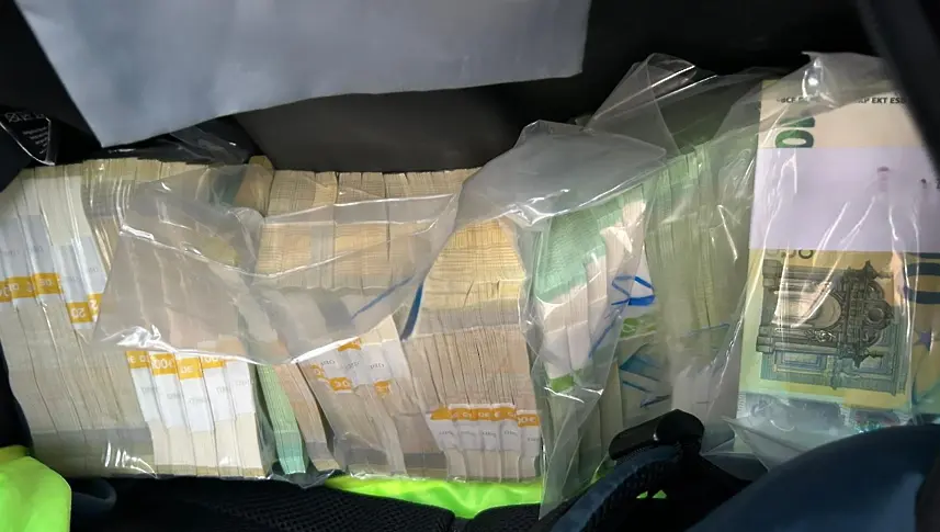 Четирима обвинени за пране на близо 3 млн. лв. чрез еротичен сайт