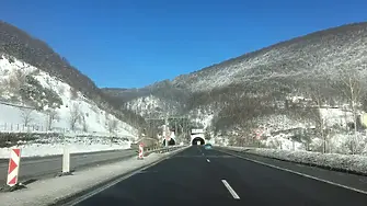 Затвориха „Хемус” в посока София заради снегопочистване