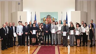 Преподавателят по информатика Павел Петров и 18-годишният Марио Петков от Плевен са с отличия на наградите „Джон Атанасов“