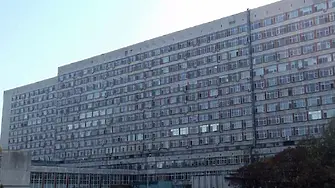 Медиците на УМБАЛ-Пловдив се събират пред болницата след избора на нов директор