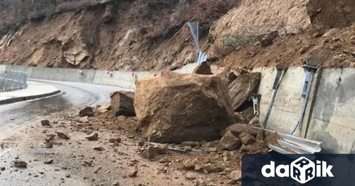 Движението по пътяАсеновград – Нареченски бани вече се осъществява поетапно