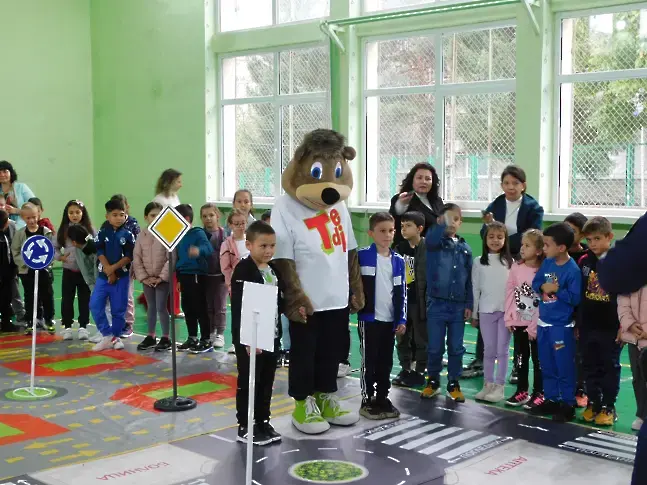 Шестото издание на образователната кампания „Пресичам безопасно с TEDI” стартира от Велико Търново