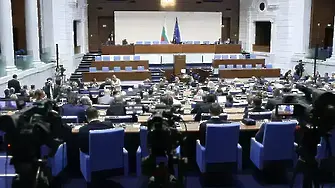 Парламентът няма да заседава днес поради липса на кворум
