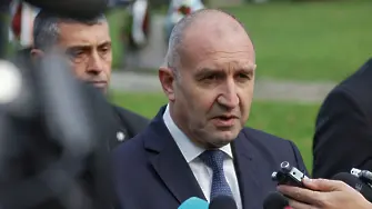 Радев: Борисов капитулира пред Пеевски и му предава властта