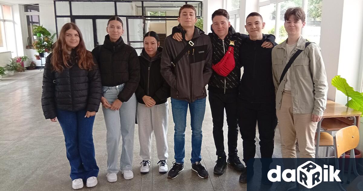 Ученици от 11 клас на ДФСГ Интелект взеха активно участие