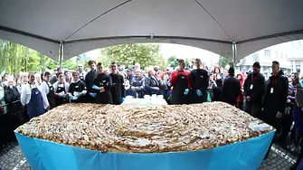70-килограмова тиква донесе на производителя си 1000 лева награда на Празника на тиквата. С 360-метров тиквеник Севлиево почерпи гостите на града за празника