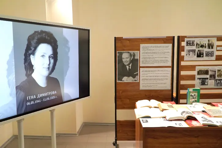  Изложба, отдадена на 120 година от рождението на оперния артист и възпитател Христо Бръмбаров откриха в Република България   “Христо Смирненски ” 