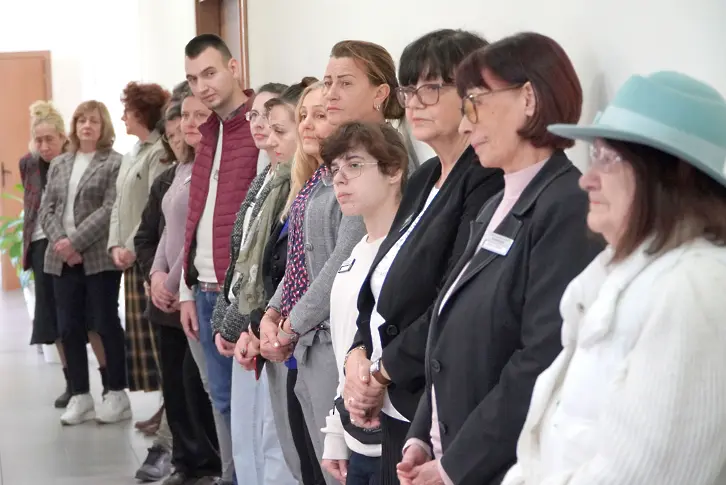  Изложба, отдадена на 120 година от рождението на оперния артист и възпитател Христо Бръмбаров откриха в Република България   “Христо Смирненски ” 