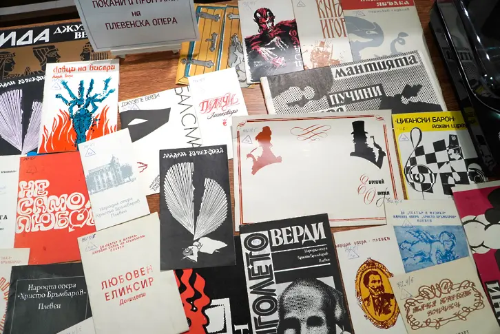  Изложба, отдадена на 120 година от рождението на оперния артист и възпитател Христо Бръмбаров откриха в Република България   “Христо Смирненски ” 