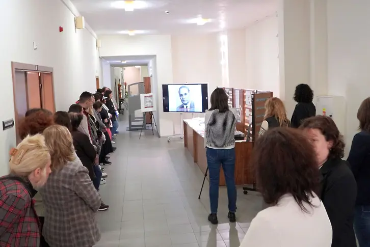  Изложба, отдадена на 120 година от рождението на оперния артист и възпитател Христо Бръмбаров откриха в Република България   “Христо Смирненски ” 