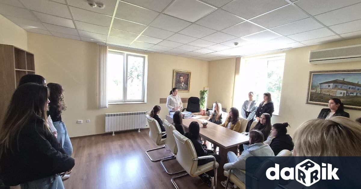 По повод Деня на българската община учениците от 8 клас