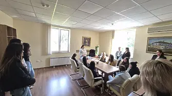 Ученици гостуваха на  местната администрация по повод Деня на българската община
