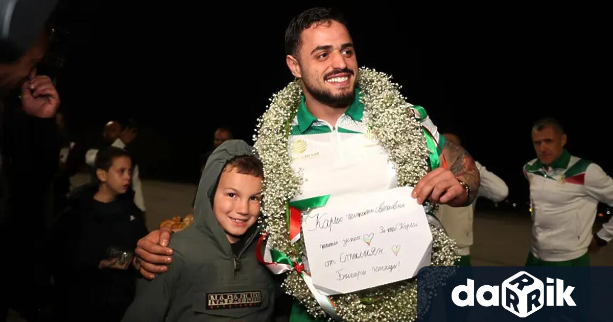 Министърът на младежта и спорта Иван Пешев връчи почетен плакет