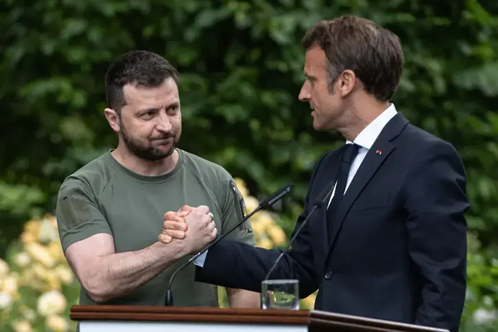 Зеленски към Макрон: Украйна има нужда от повече системи за противовъздушна отбрана