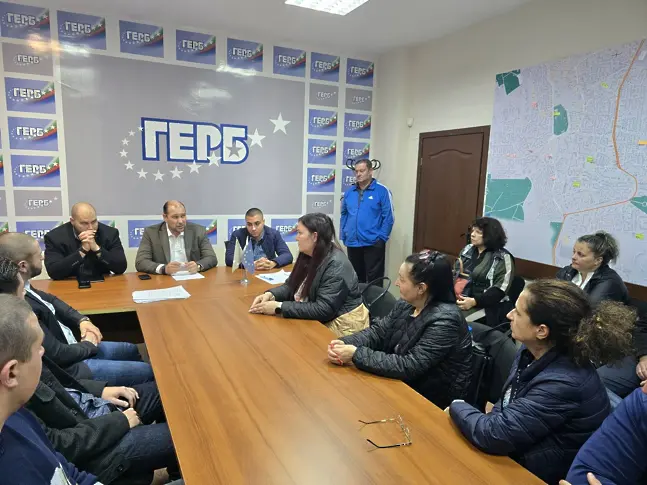 Валери Лачовски от ГЕРБ проведе последователни срещи с актива на партията в Кнежа и Плевен