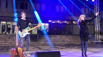Вълнуващ концерт на Нели Петкова бе впечатляващ завършек на празника на Нова Загора