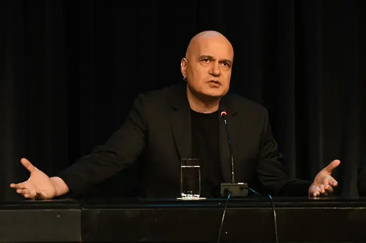 Слави Трифонов изненада: Хората, които направиха проектозакона, заслужават уважение