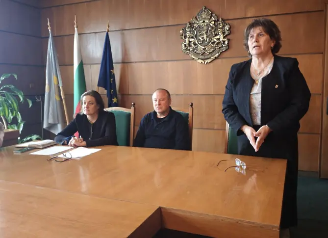  Новите условия за здравни кабинети във всички детски градини и учебни заведения разискаха на среща в Община Плевен 