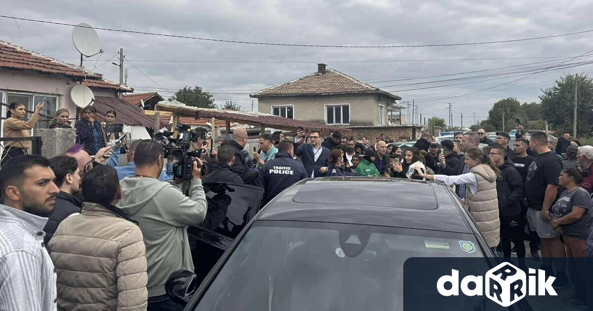 В село Огняново полицията обискира два автомобила и предполагаеми купувачи