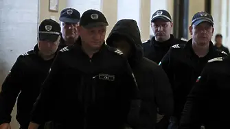 Обвиненото момче за убийството в мола е изписано от болницата