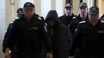 На 15-годишния убиец от мол в София му прилоша в съда, откараха го с линейка