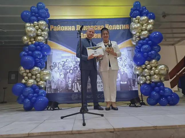  Д-р Весела Томова е носителят на премията „ Лекар на годината 2025 “ за област Плевен 